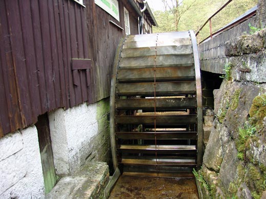 das Wasserrad (Nachbau) der Neumann-Mühle
